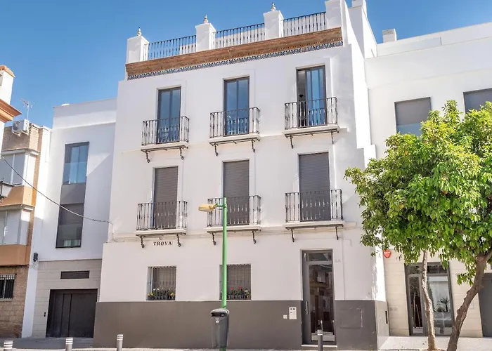 Modern With Swimming Pool- 2Bd 2Bth- Triana